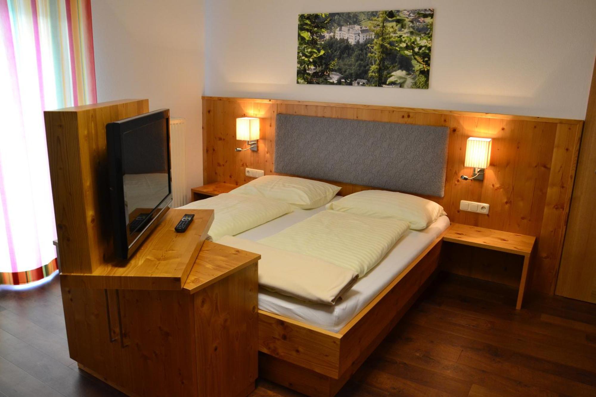 Hotel Kaeferhube Мурау Екстериор снимка