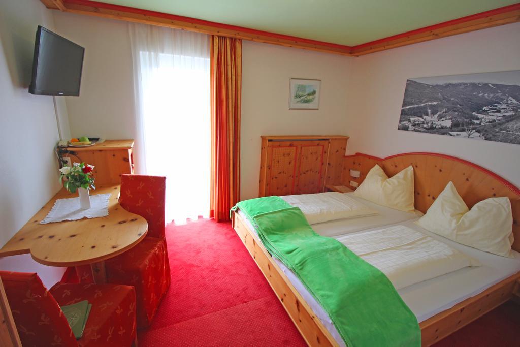 Hotel Kaeferhube Мурау Стая снимка