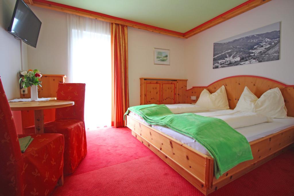 Hotel Kaeferhube Мурау Стая снимка